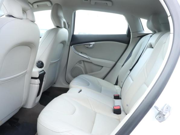 Volvo V40 II с пробегом 2014 года, цена 1 100 000 рублей, 193060 км, хэтчбек, Автокод Объявления