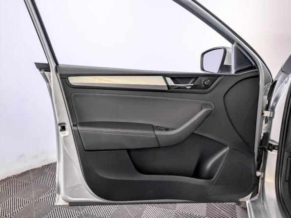 Skoda Rapid I Рестайлинг с пробегом 2019 года, цена 1 130 000 рублей, 172020 км, лифтбек, Автокод Объявления