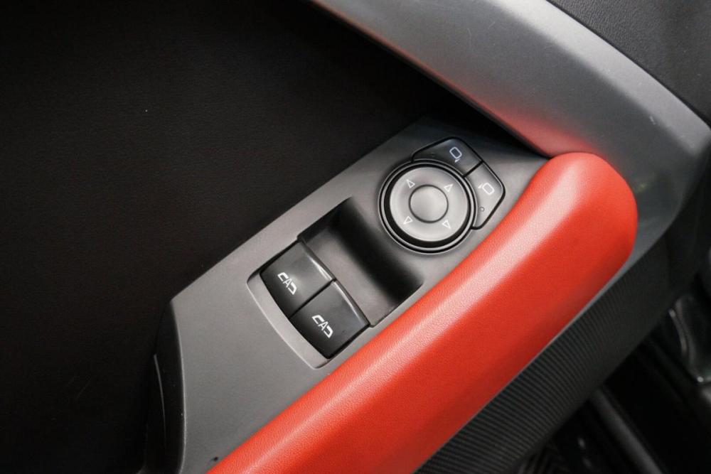 Chevrolet Camaro VI Крым  - изображение 11