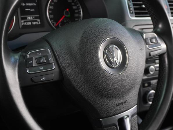 Volkswagen Jetta VI с пробегом 2013 года, цена 899 000 рублей, 211228 км, седан, Автокод Объявления