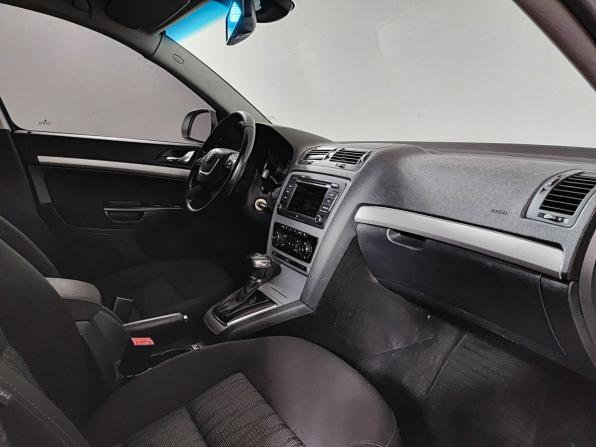 Skoda Octavia II (A5) Рестайлинг с пробегом 2011 года, цена 770 000 рублей, 171000 км, лифтбек, Автокод Объявления