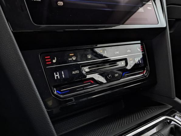 Volkswagen Passat B8 Рестайлинг с пробегом 2021 года, цена 2 470 000 рублей, 90268 км, седан, Автокод Объявления