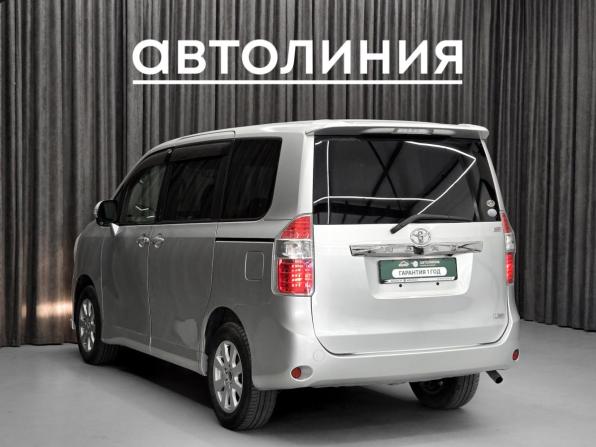 Toyota Noah II (R70) с пробегом 2009 года, цена 1 120 000 рублей, 176600 км, минивэн, Автокод Объявления