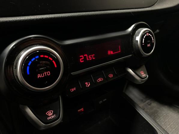 Kia Rio IV Рестайлинг с пробегом 2022 года, цена 1 750 000 рублей, 63500 км, седан, Автокод Объявления