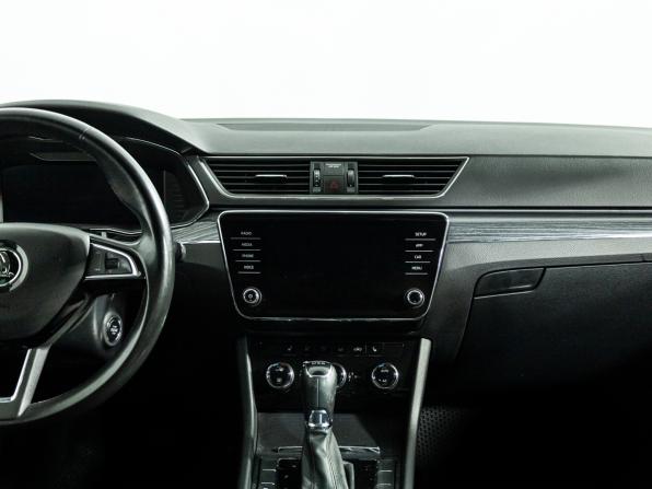 Skoda Superb III Рестайлинг с пробегом 2019 года, цена 2 599 700 рублей, 135189 км, лифтбек, Автокод Объявления