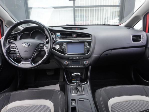 Kia Ceed II Рестайлинг с пробегом 2016 года, цена 1 253 000 рублей, 131800 км, хэтчбек, Автокод Объявления
