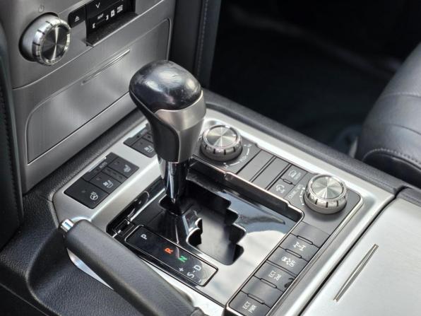 Toyota Land Cruiser 200 Series Рестайлинг 2 с пробегом 2019 года, цена 5 699 000 рублей, 265150 км, внедорожник, Автокод Объявления