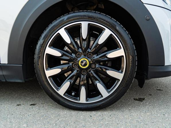 Mini Hatch III (F55/F56) Рестайлинг 2 с пробегом 2021 года, цена 3 190 000 рублей, 22506 км, хэтчбек, Автокод Объявления