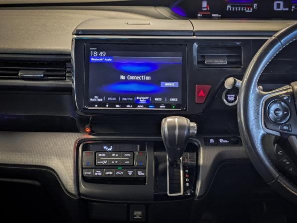 Honda Stepwgn V Рестайлинг с пробегом 2019 года, цена 2 350 000 рублей, 117000 км, минивэн, Автокод Объявления