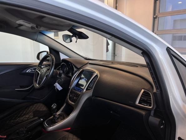 Opel Astra J с пробегом 2010 года, цена 460 000 рублей, 233237 км, хэтчбек, Автокод Объявления