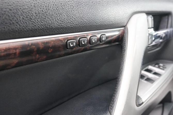 Toyota Land Cruiser 200 Series Рестайлинг 1 с пробегом 2013 года, цена 3 499 000 рублей, 317039 км, внедорожник, Автокод Объявления