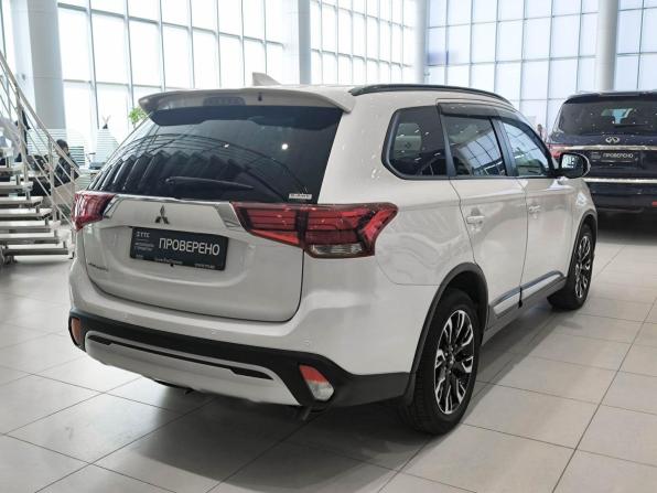 Mitsubishi Outlander III Рестайлинг 3 с пробегом 2022 года, цена 3 200 000 рублей, 48172 км, внедорожник, Автокод Объявления
