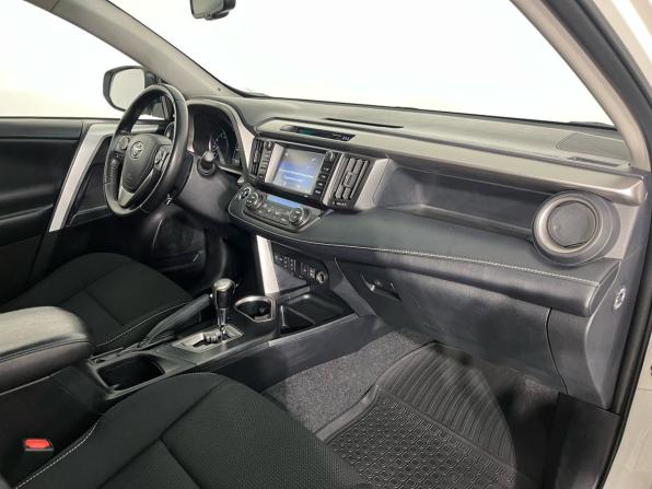 Toyota RAV4 IV (XA40) Рестайлинг с пробегом 2017 года, цена 2 450 000 рублей, 96832 км, внедорожник, Автокод Объявления