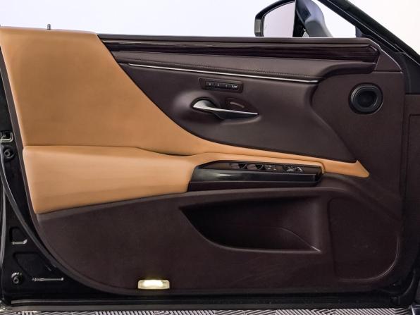 Lexus ES VII с пробегом 2020 года, цена 3 300 000 рублей, 156969 км, седан, Автокод Объявления