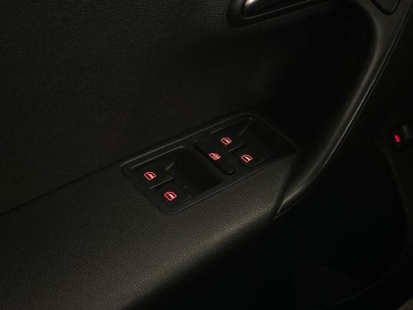Volkswagen Polo V Рестайлинг с пробегом 2018 года, цена 999 900 рублей, 159373 км, седан, Автокод Объявления