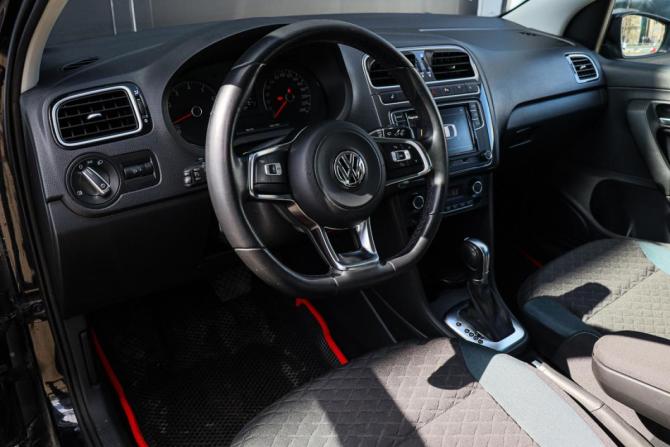 Volkswagen Polo V Рестайлинг с пробегом 2019 года, цена 1 290 000 рублей, 95545 км, седан, Автокод Объявления