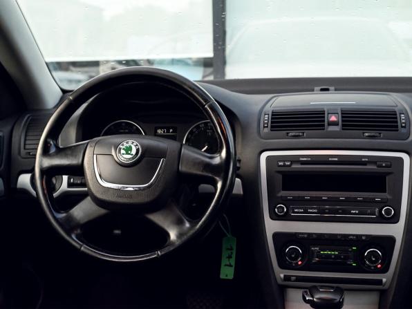 Skoda Octavia II (A5) Рестайлинг с пробегом 2012 года, цена 939 000 рублей, 181818 км, лифтбек, Автокод Объявления