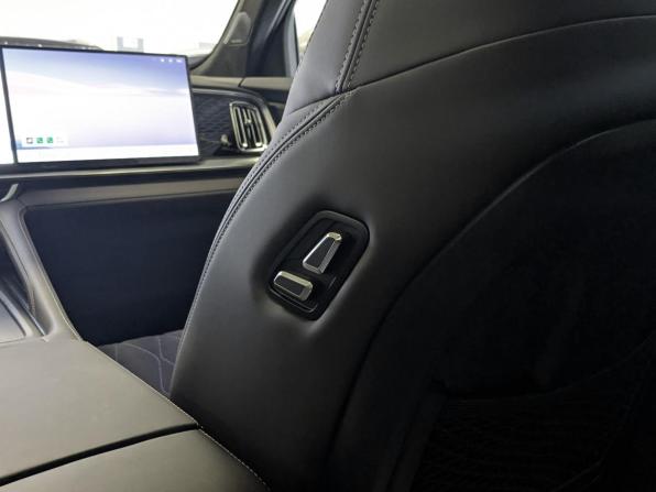Geely Monjaro I Рестайлинг 2 с пробегом 2026 года, цена 4 399 500 рублей, 10 км, внедорожник, Автокод Объявления