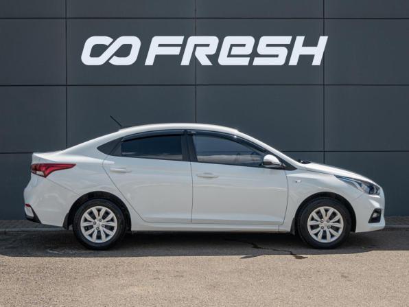 Hyundai Solaris II с пробегом 2018 года, цена 1 690 000 рублей, 7599 км, седан, Автокод Объявления
