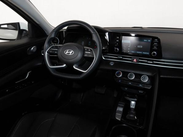 Hyundai Elantra VII (CN7) Рестайлинг с пробегом 2023 года, цена 2 248 000 рублей, 24205 км, седан, Автокод Объявления