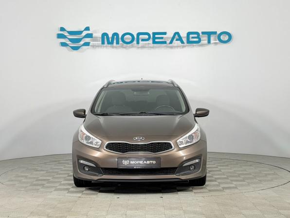 Kia Ceed II Рестайлинг с пробегом 2018 года, цена 1 390 000 рублей, 209000 км, универсал, Автокод Объявления