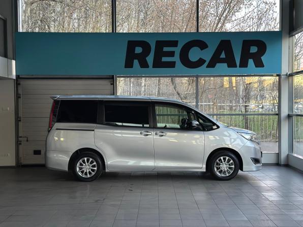 Toyota Noah III (R80) с пробегом 2017 года, цена 2 040 000 рублей, 118836 км, минивэн, Автокод Объявления