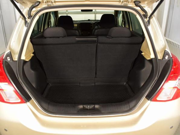 Nissan Tiida I с пробегом 2009 года, цена 699 999 рублей, 247038 км, хэтчбек, Автокод Объявления