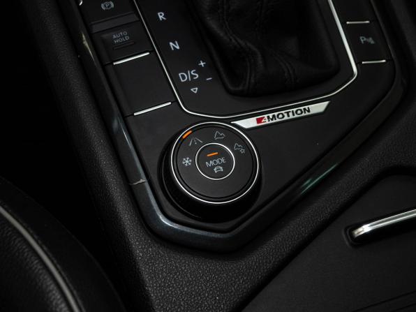 Volkswagen Tiguan II Рестайлинг с пробегом 2020 года, цена 2 850 000 рублей, 135875 км, внедорожник, Автокод Объявления
