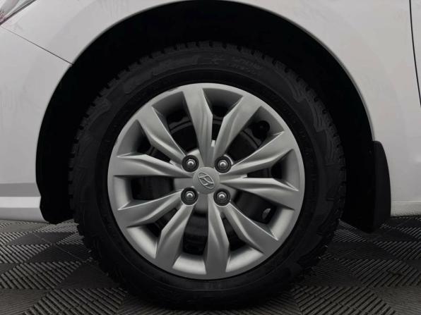 Hyundai Solaris II Рестайлинг с пробегом 2022 года, цена 1 579 000 рублей, 56982 км, седан, Автокод Объявления