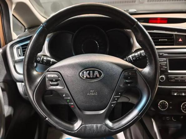 Kia Ceed II Рестайлинг с пробегом 2015 года, цена 1 275 000 рублей, 90799 км, хэтчбек, Автокод Объявления