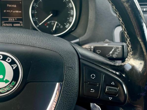 Skoda Octavia II (A5) Рестайлинг с пробегом 2012 года, цена 670 000 рублей, 297700 км, лифтбек, Автокод Объявления