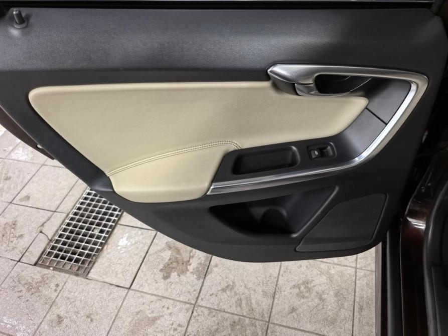 Volvo XC60 I Рестайлинг Санкт-Петербург  - изображение 17