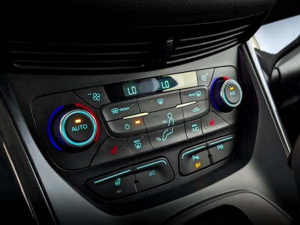 Ford Kuga II Рестайлинг с пробегом 2017 года, цена 1 675 000 рублей, 89000 км, внедорожник, Автокод Объявления
