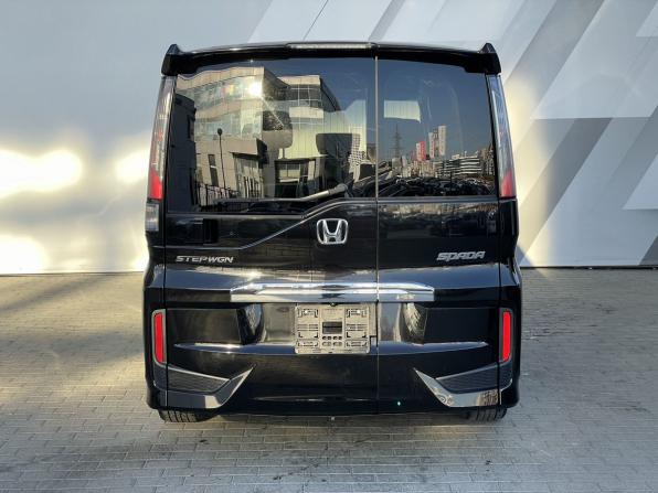 Honda Stepwgn V Рестайлинг с пробегом 2018 года, цена 2 210 000 рублей, 144180 км, минивэн, Автокод Объявления