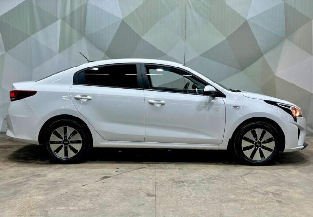 Kia Rio IV Рестайлинг с пробегом 2021 года, цена 1 495 000 рублей, 82365 км, седан, Автокод Объявления
