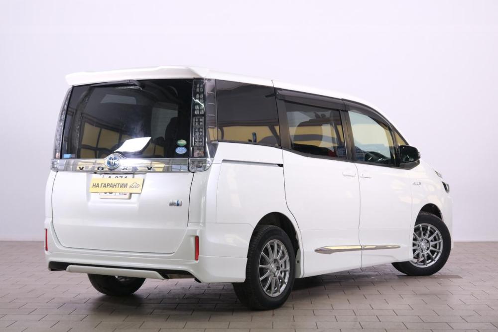 Toyota Voxy III (R80) Омск  - изображение 7