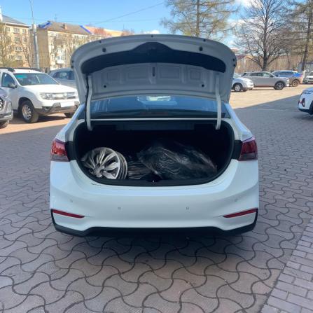 Hyundai Solaris II с пробегом 2017 года, цена 1 378 000 рублей, 76500 км, седан, Автокод Объявления