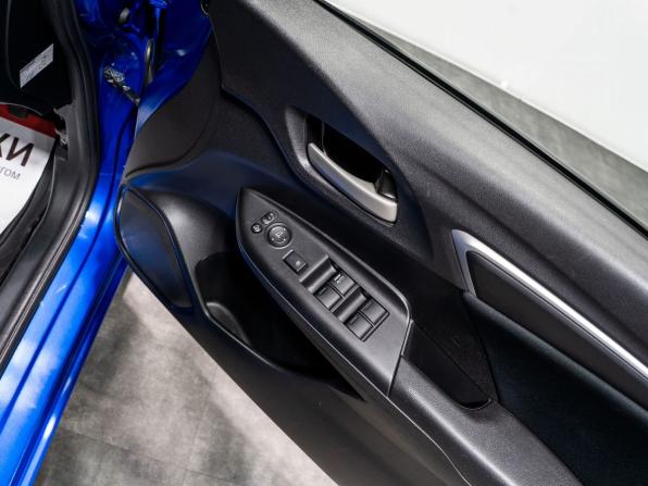 Honda Fit III Рестайлинг с пробегом 2017 года, цена 1 160 000 рублей, 75000 км, хэтчбек, Автокод Объявления
