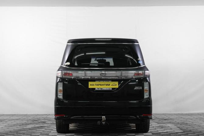 Nissan Elgrand III (E52) Рестайлинг с пробегом 2018 года, цена 3 449 000 рублей, 71000 км, минивэн, Автокод Объявления