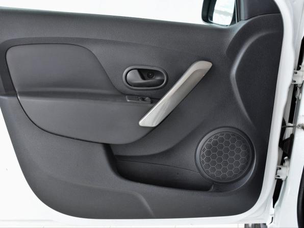 Renault Logan II Рестайлинг с пробегом 2021 года, цена 929 000 рублей, 235848 км, седан, Автокод Объявления