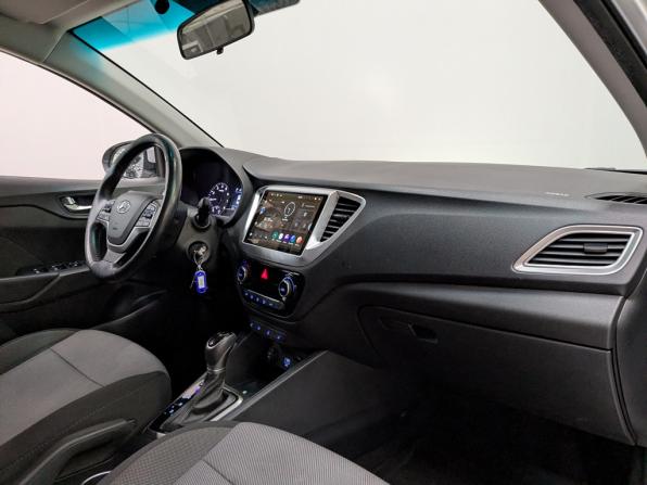 Hyundai Solaris II с пробегом 2019 года, цена 1 340 000 рублей, 130757 км, седан, Автокод Объявления