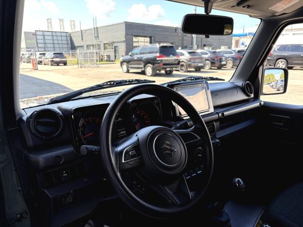 Suzuki Jimny IV с пробегом 2023 года, цена 3 340 000 рублей, 8151 км, внедорожник, Автокод Объявления