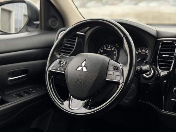 Mitsubishi Outlander III Рестайлинг 3 с пробегом 2020 года, цена 2 250 000 рублей, 120000 км, внедорожник, Автокод Объявления