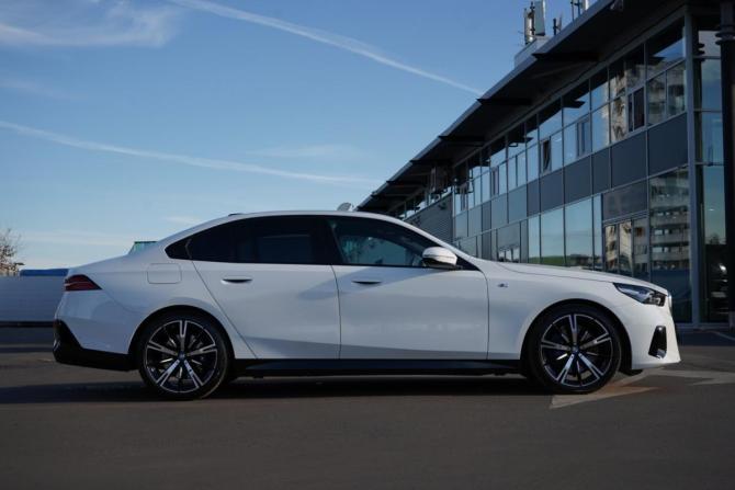 BMW 5 серии VIII (G60/G61/G68) с пробегом 2023 года, цена 7 550 000 рублей, 41500 км, седан, Автокод Объявления