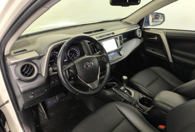 Toyota RAV4 IV (XA40) Рестайлинг с пробегом 2017 года, цена 2 440 000 рублей, 137000 км, внедорожник, Автокод Объявления