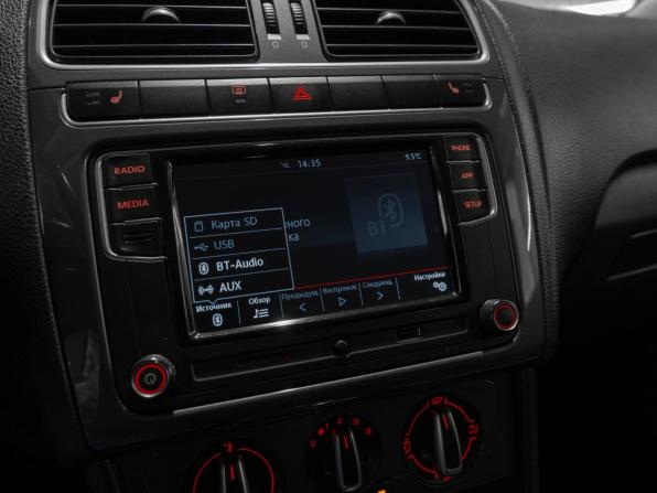 Volkswagen Polo V Рестайлинг с пробегом 2019 года, цена 1 420 000 рублей, 91946 км, седан, Автокод Объявления