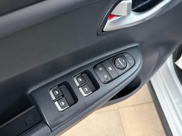 Kia Rio IV Рестайлинг с пробегом 2022 года, цена 2 000 000 рублей, 38802 км, хэтчбек, Автокод Объявления