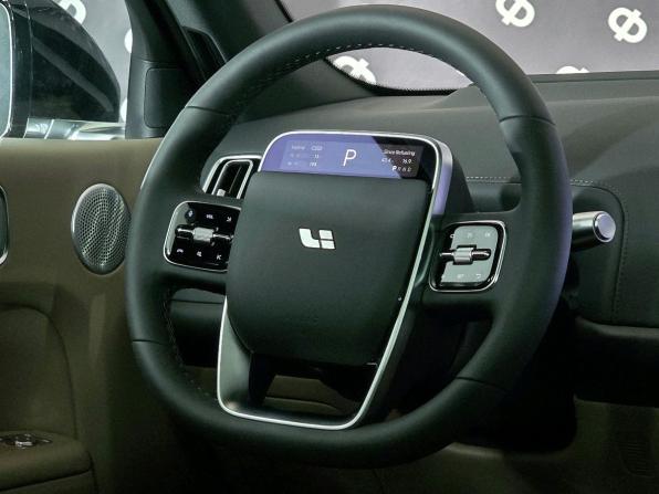 Li Auto (Lixiang) L7 I Рестайлинг с пробегом 2025 года, цена 8 200 000 рублей, 43 км, внедорожник, Автокод Объявления