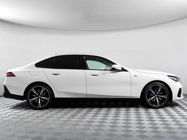 BMW 5 серии VIII (G60/G61/G68) с пробегом 2024 года, цена 8 325 000 рублей, 16778 км, седан, Автокод Объявления