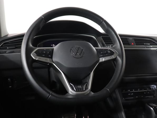 Volkswagen Tiguan II Рестайлинг с пробегом 2021 года, цена 3 679 900 рублей, 70854 км, внедорожник, Автокод Объявления